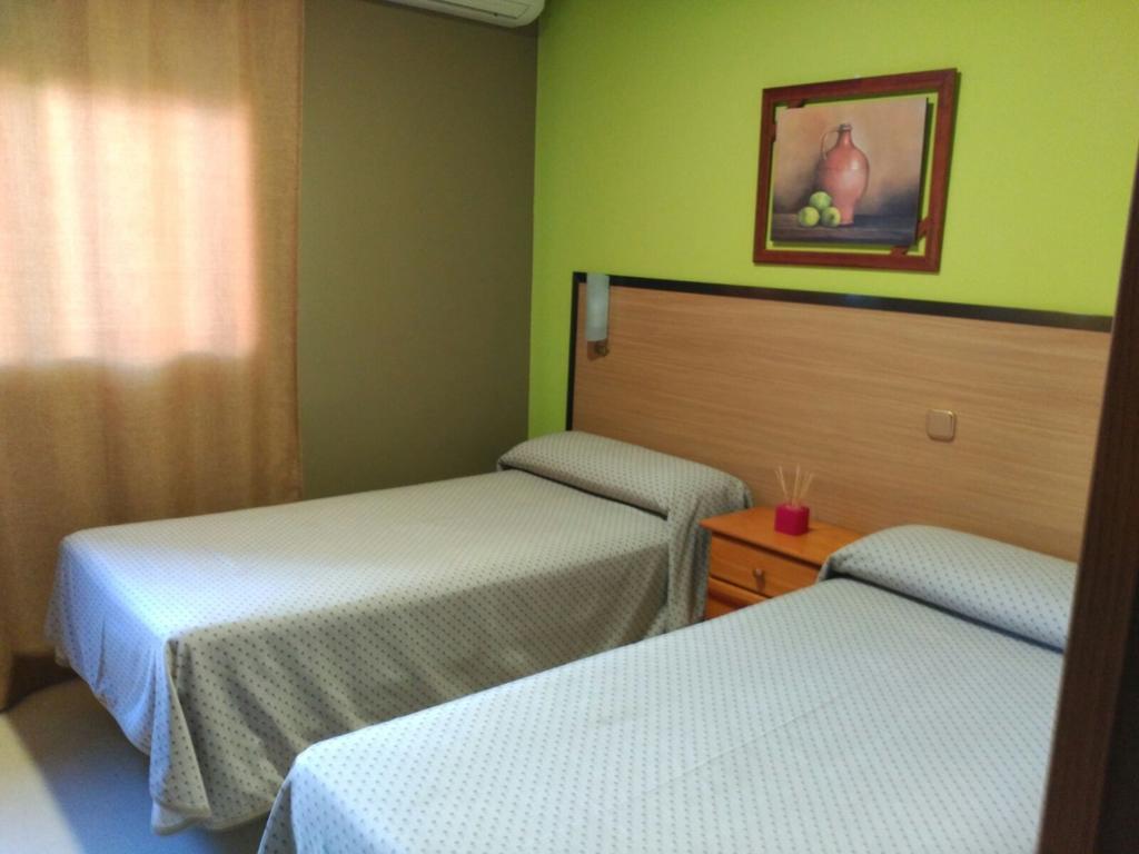 Hostal Ds Velilla de San Antonio Exterior photo