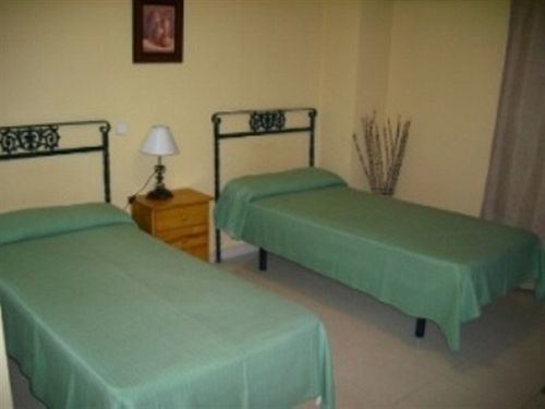 Hostal Ds Velilla de San Antonio Exterior photo