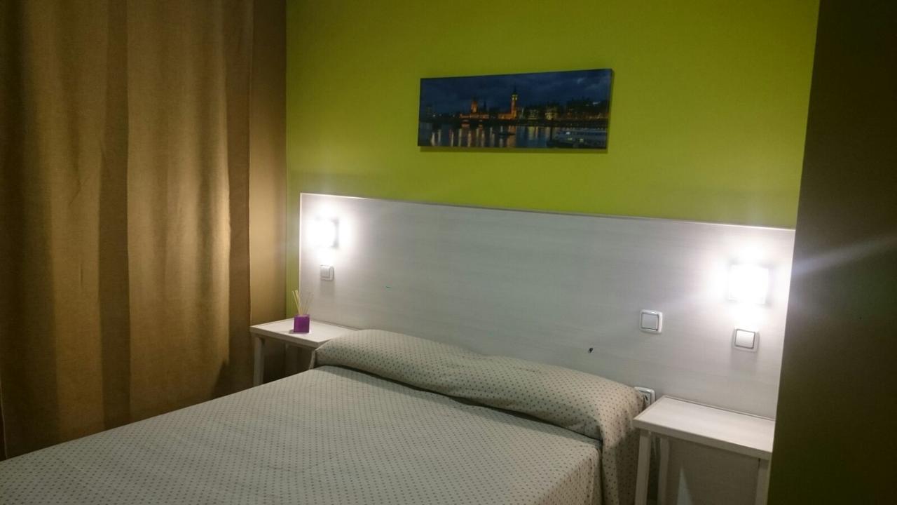 Hostal Ds Velilla de San Antonio Exterior photo